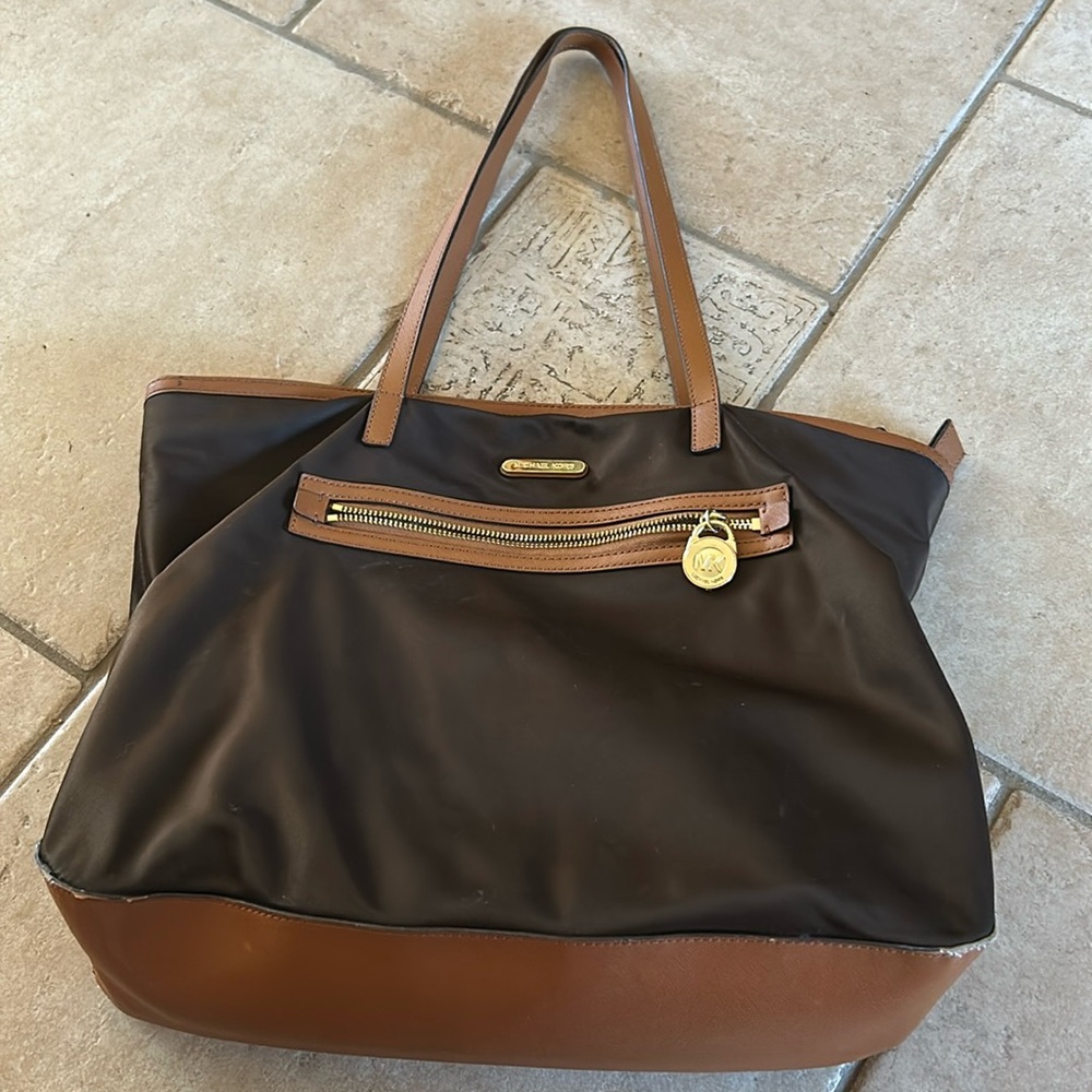 Michael Kors tote 
Vinyl 
Lightly used